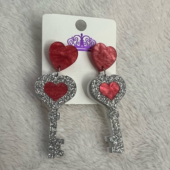 Heart key dangle valentines earrings - Picture 2 of 3